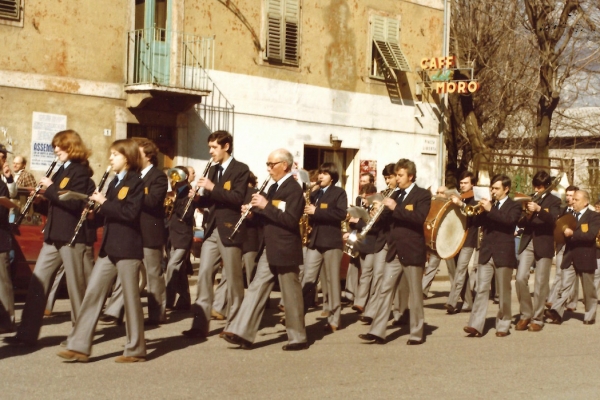 corteo-nuova-divisa-19805282EDA9-DF28-57EF-9CBD-A02A0839EBFC.jpg