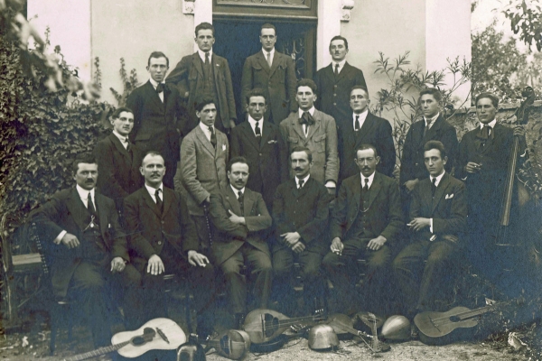 gruppo-mandolinistico-19234FECC044-3881-5232-1913-5822EEBB4920.jpg